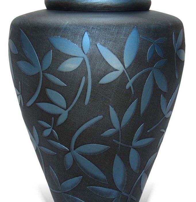 krištolo stiklo urna su mėlyna apdaila