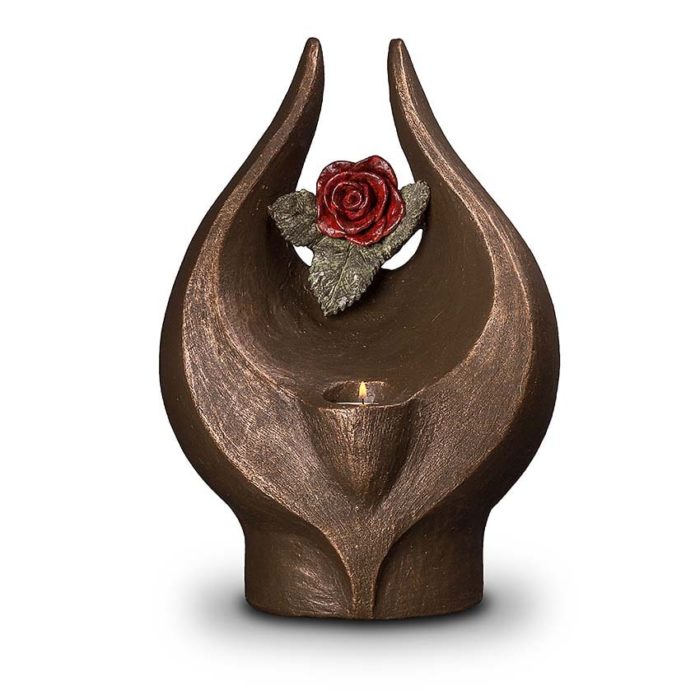 keramikos meno urna raudona rožė
