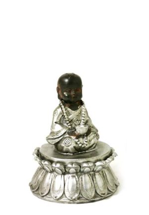 mini buddha urnában ülő gyermek szerzetes lotus asboxon